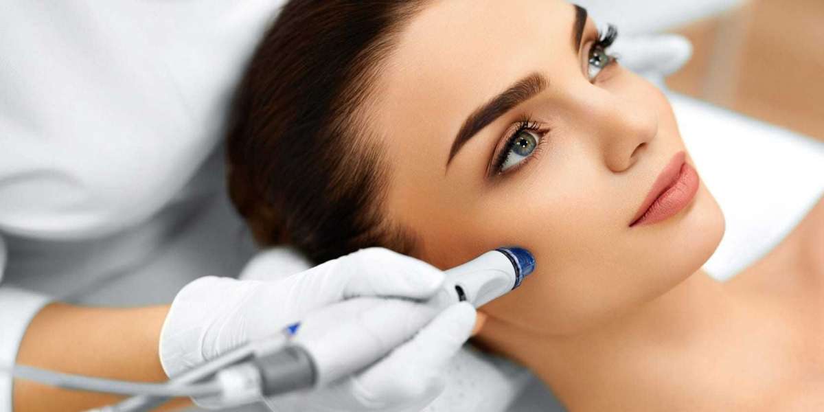 Radiant Skin with Hydrafacial in Dubai: The Ultimate Refreshing and Hydrating Facial Treatment